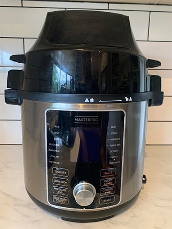 MASTERPRO Ultimate All-in-One Multi Cooker and Airfryer Review - lid 2